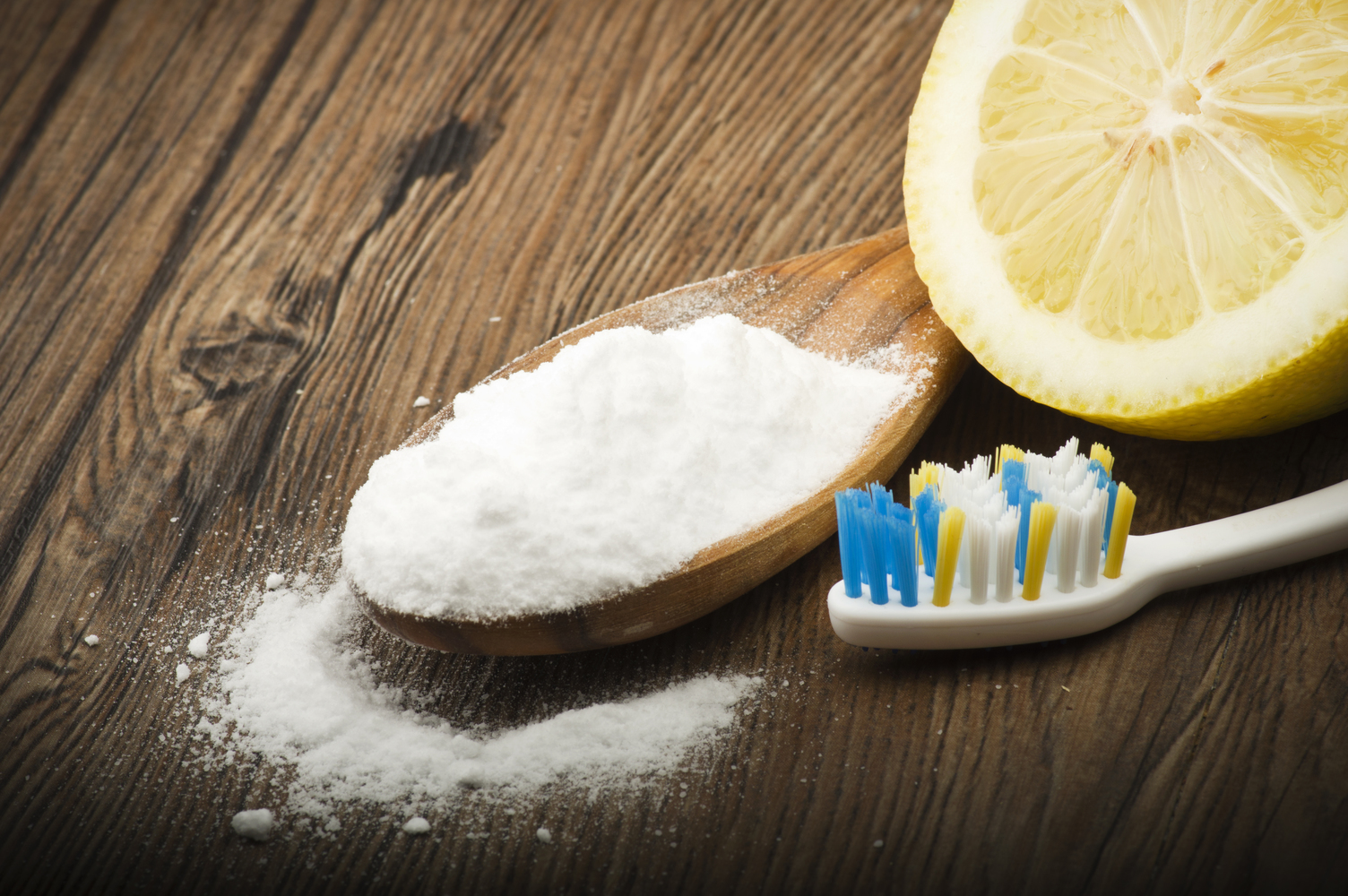 6 Methods for Whiter Teeth Using Baking Soda