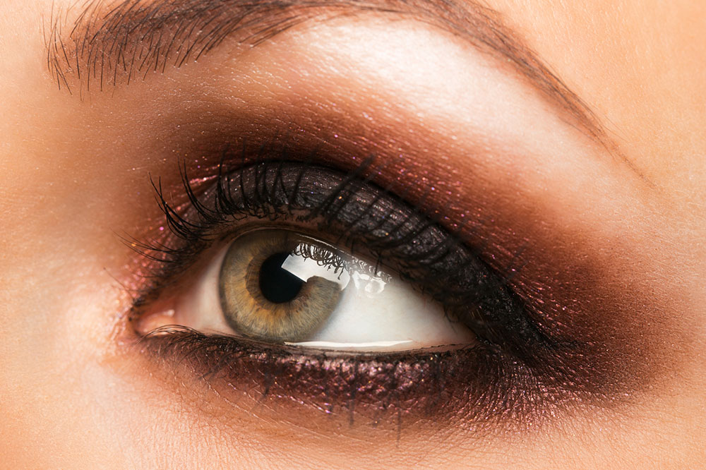 How to Create Smokey and Classic Looks with Eyeshadow